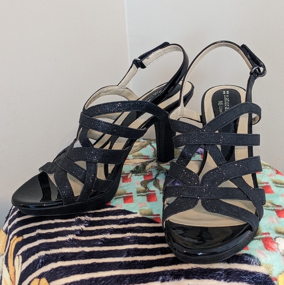 High Heels - Picture 1 of 3